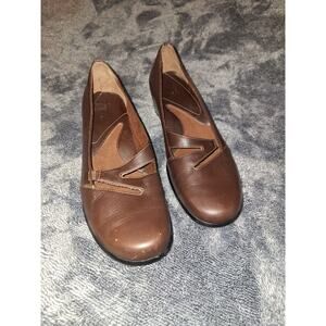 Clarks Artisan Slip On Shoes 8 Lea Hall II Womans Brown Leather Comfort‎ Cut Out